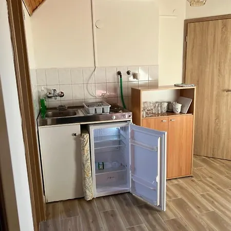 Csikos Apartment *