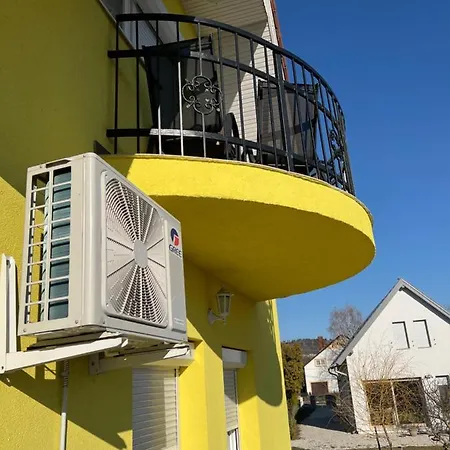 Csikos Apartment *
