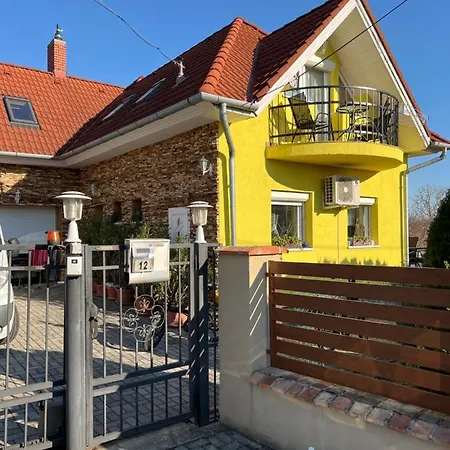 Csikos Apartment Gyenesdiás