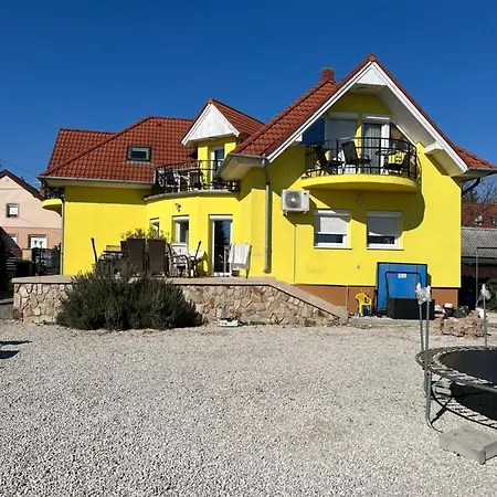 Csikos Apartment