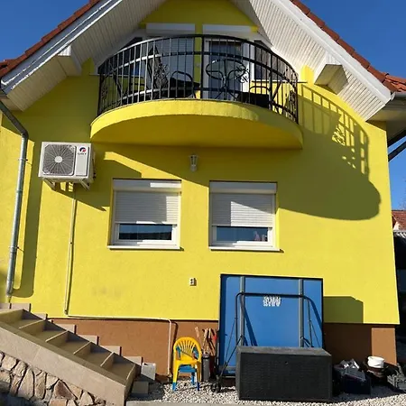 Csikos Apartment