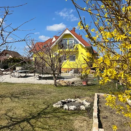 Csikos Apartman Gyenesdiás