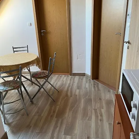 Csikos Apartamento *