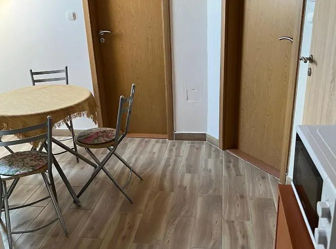 Csikos Apartament *